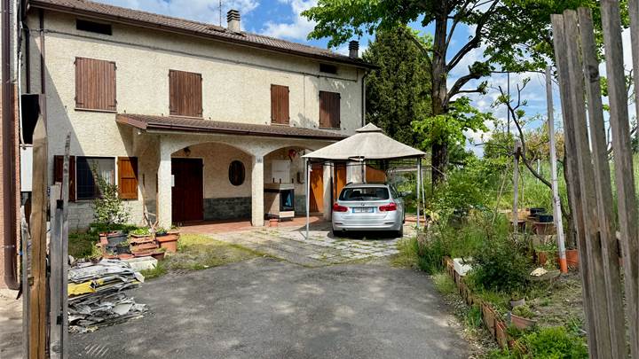 Porzione con oltre 200 mq di area esclusiva