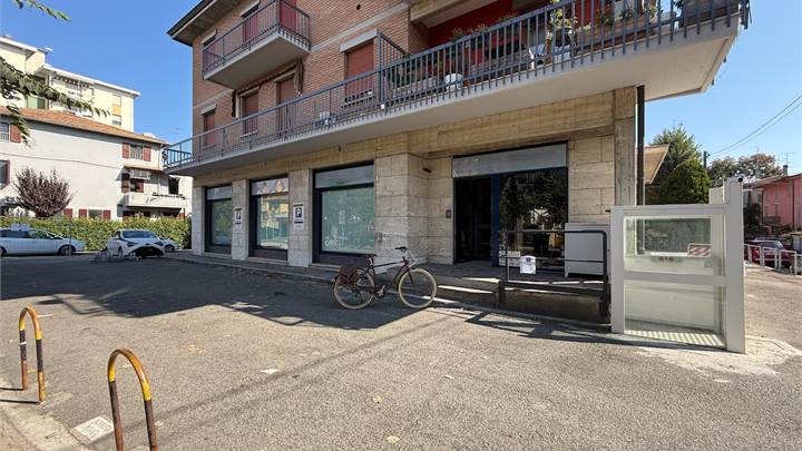 Locale di ampie dimensioni